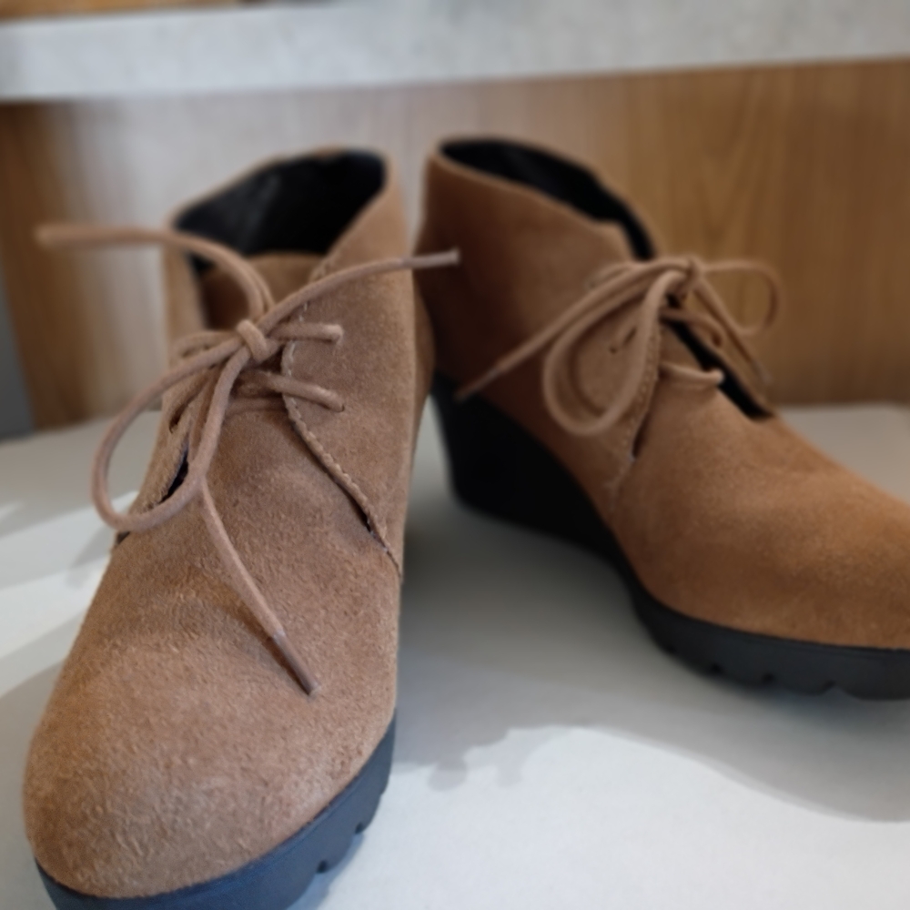 Donald J. Pliner Brown Lace Up Boots